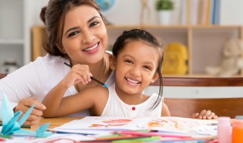 Nghiên cứu khoa học chỉ ra đa số bố mẹ đang khen con sai